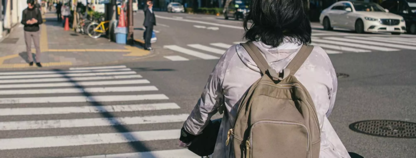 Pedestrian crossing the road, minutes before searching for a pedestrian accident attorney near me in Oregon.